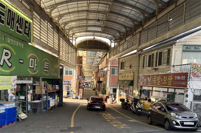 멈춘 듯 고요한 강구 시장