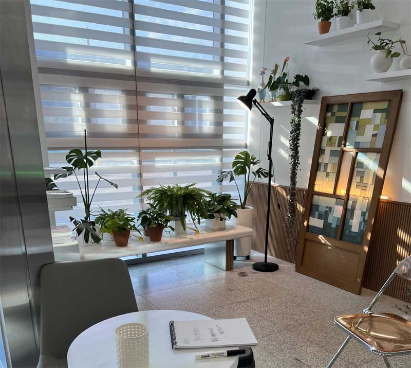 카페 같은 대기실과 강구역의 이야기